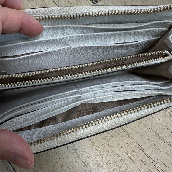 Michael Kors White Saffiano Leather Zip Wallet - Picture 6 of 10